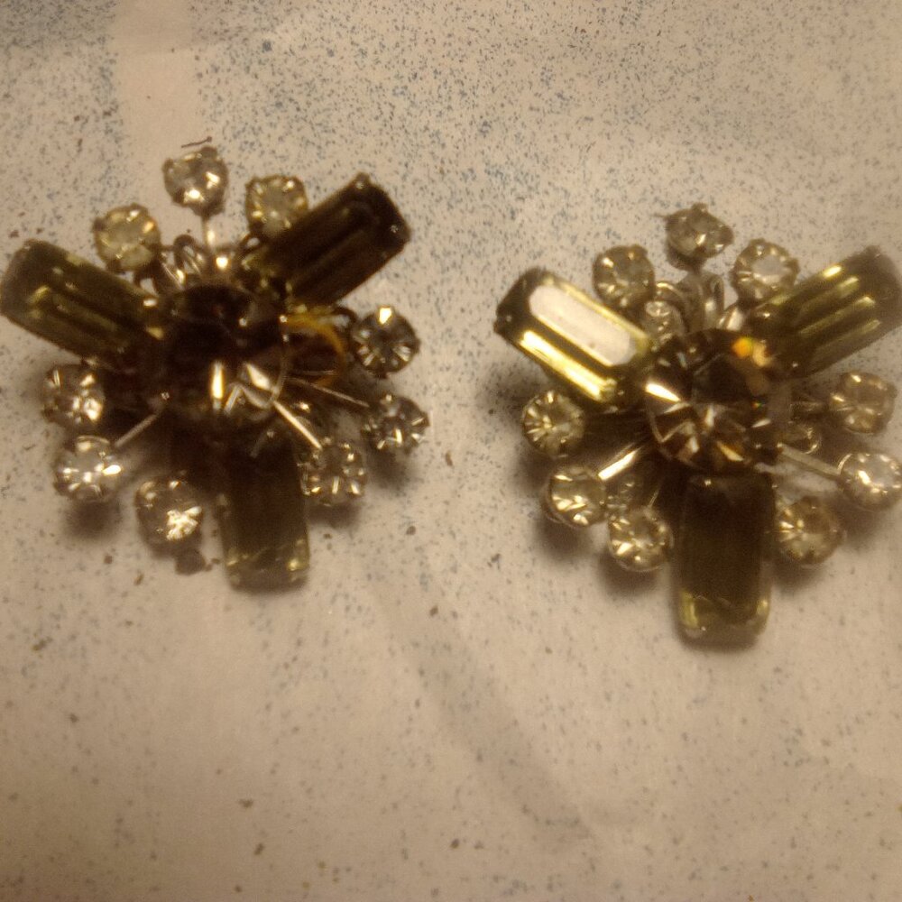 Vintage starburst earrings clip on green tone